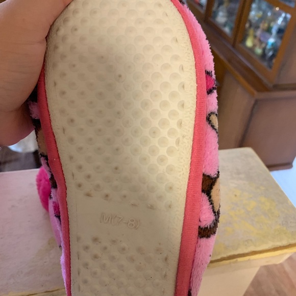 Adult women monkey slippers size 7-8 - Picture 4 of 5